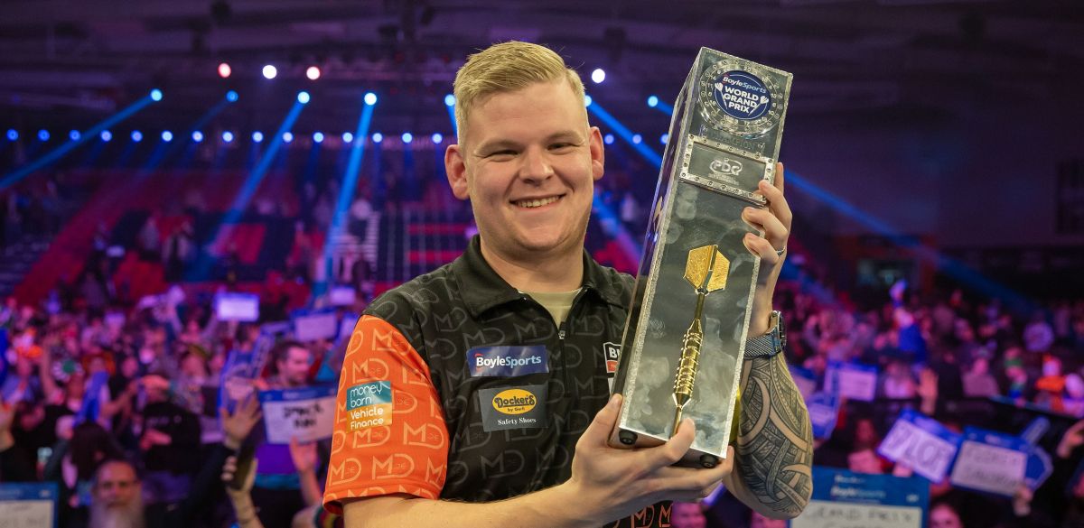 Mike sweeps De Decks to hit the bigtime